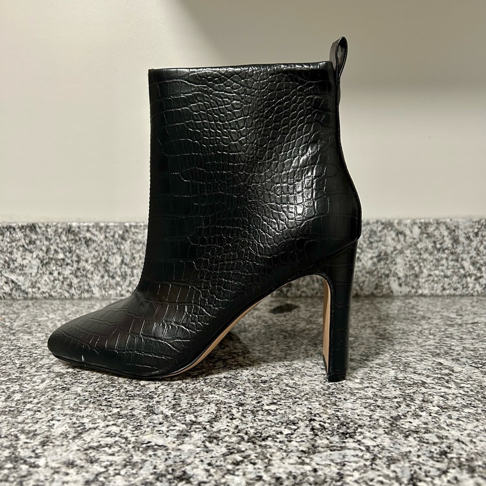 New w/tags!! EXPRESS Black croc embossed leather ankle boots. Size 7.5